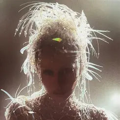 Miley Cyrus – Something Beautiful